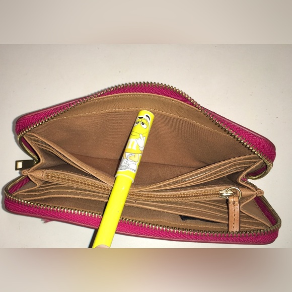 FOSSIL hot pink leather zip around wallet - Picture 9 of 11